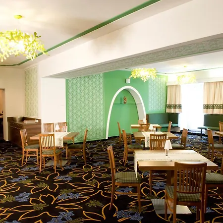 Отель Aktivhotel Weisser Hirsch Мариацелль