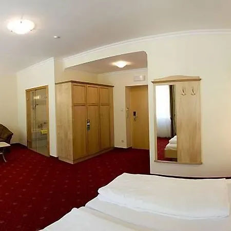 Aktivhotel Weisser Hirsch Szálloda 4*