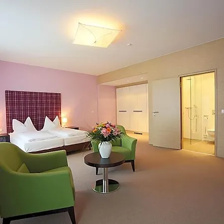 Aktivhotel Weisser Hirsch מלון מריהצל