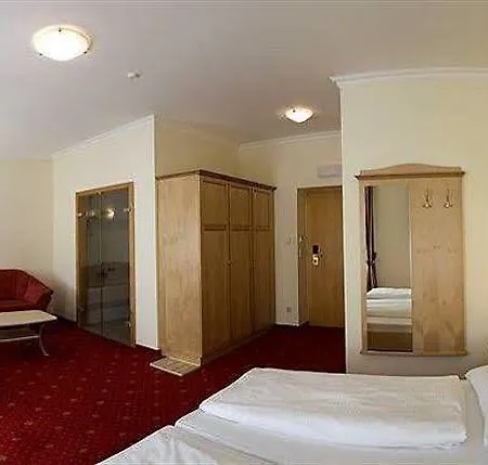 Aktivhotel Weisser Hirsch 4* Мариацелль